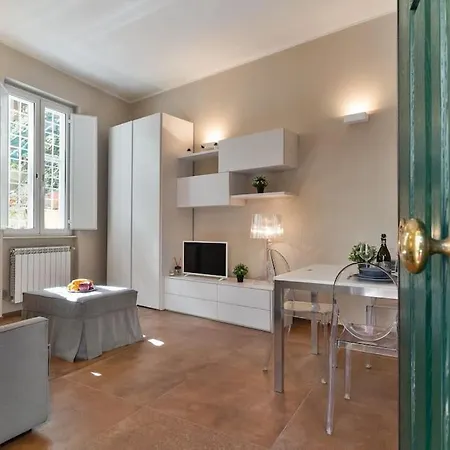 Garage-netflix-wifi Garden * ローマ