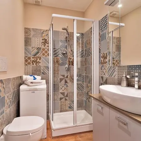 Garage-netflix-wifi Garden アパート