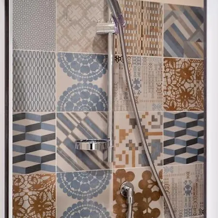 Garage-netflix-wifi Garden アパート