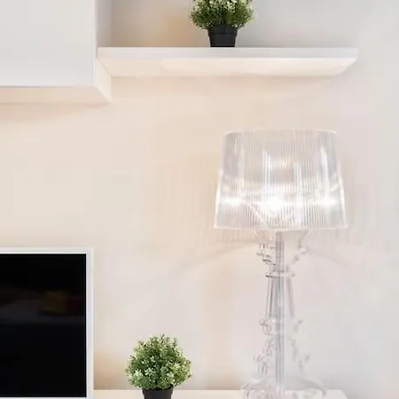 Garage-netflix-wifi Garden *